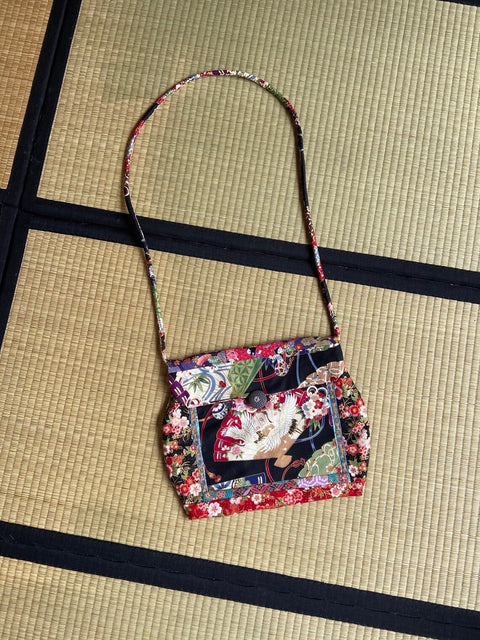 Sac Bandoulière Patchwork de tissus japonais, de forme légèrement galbée