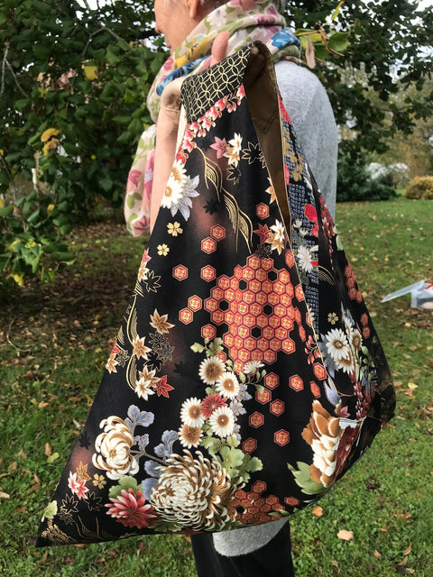 Sac AZUMA BUKURO Motifs fleurs de chrysanthèmes et de pivoines, motifs géométriques