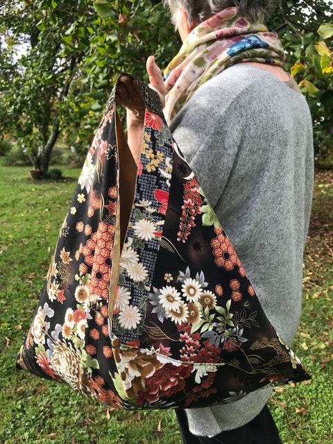 Sac AZUMA BUKURO Motifs fleurs de chrysanthèmes et de pivoines, motifs géométriques