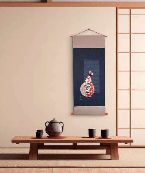 Kakémono en tissu japonais, illustration : Geisha portant une Ombrelle