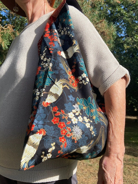 Sac Azuma, sac origami, sac cabas, en tissu japonais, motifs coqs et floraux.